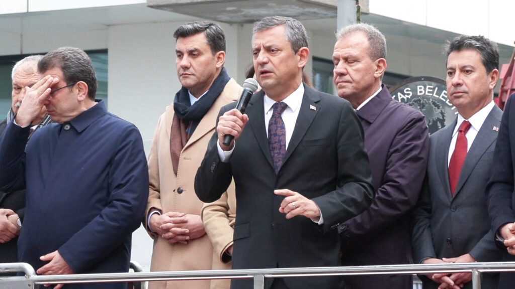 chp-lideri-ozel-besiktasin-iradesine-sahip-cikmaya-geldik-6kr5.jpg