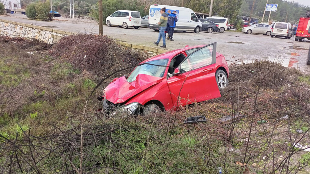 bodrumda-trafik-kazasi-1-olu-3-yarali-hrri.jpg