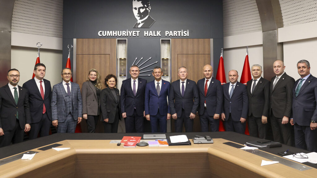 chp-genel-baskani-ozel-turk-eczacilari-birligi-heyetini-kabul-etti-0vsw.jpg