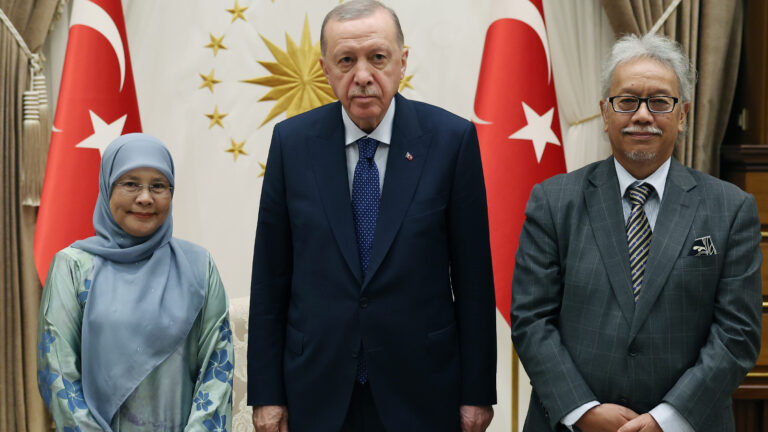 cumhurbaskani-erdogan-malezyali-yuksek-mahkeme-baskanlarini-kulliyede-kabul-etti-snq1.jpg