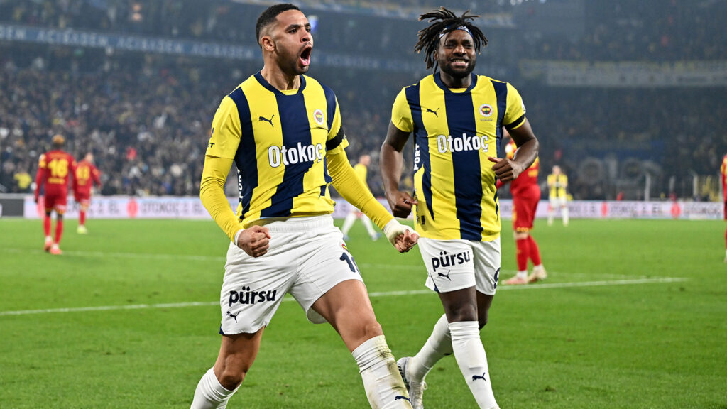 fenerbahce-nefes-kesen-macta-goztepeyi-3-golle-devirdi-o0hq.jpg